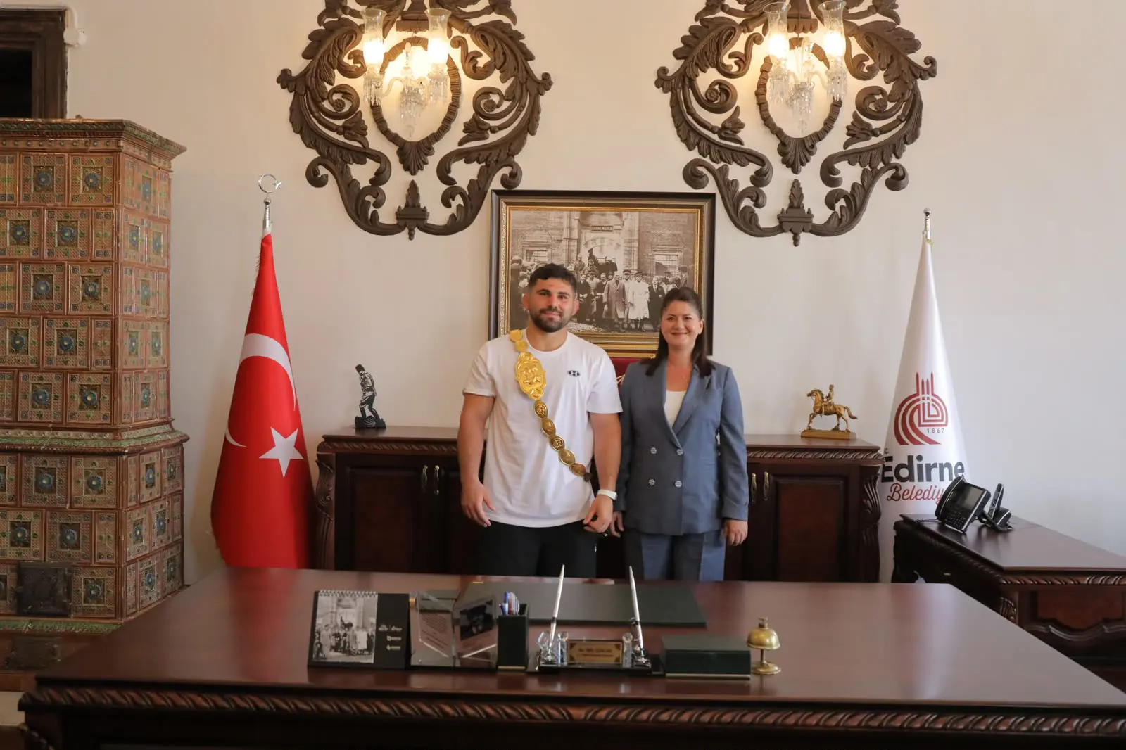 BAŞKAN FİLİZ GENCAN, 665. KIRKPINAR BAŞPEHLİVANI ERKAN TAŞ VE EDİRNELİ PEHLİVANLARI BELEDİYEDE AĞIRLADI